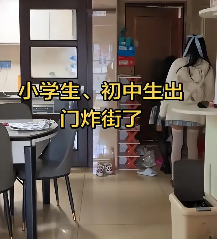 开云体育官网-“我女儿敢这样，腿给砸断”，宝妈晒2个女儿出门，装束让人怒了